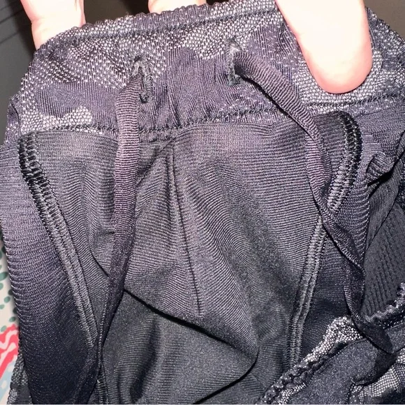Lululemon Athletica Surge 6” Camo Athletic Shorts with Liner Size Large - Picture 7 of 8